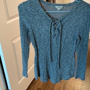 Long sleeved grey top